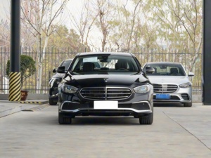 Mercedes-<span class=keywords><strong>Benz</strong></span> E 300 L Edición Lujo 2021 Sedán con Facelift para el Mercado Chino - Product Image 2
