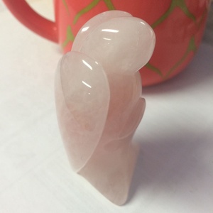 Statuetta di Angelo in Quarzo Rosa Naturale, Cristallo Curativo Intagliato per Decorazione Casa, Regalo da Collezione, Ornamento in Pietra Semi-Preziosa - Product Image 4