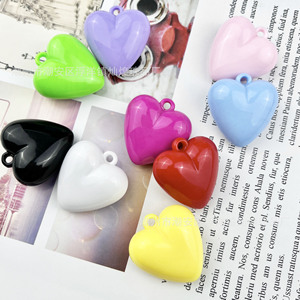 Pendentif en acrylique en forme de cœur, couleur unie, accessoire de bijoux DIY pour la Saint-Valentin, moulage par injection, fabriqué à Chaozhou - Product Image 4