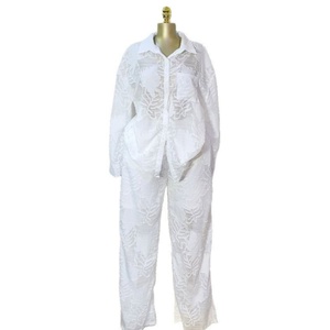 Nueva Colección Verano 2025: Conjunto Floral Dulce de Dos Piezas para Mujer con Botones - Camisa Fresca de Manga Larga con Solapa y Bolsillo de Parche, y Pantalón de Cintura Alta - Product Image 2