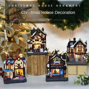 Décorations de Noël en résine, style rétro européen, micro-paysage lumineux, petite maison musicale, pour la maison et le bureau, directement de l'usine - Product Image 1