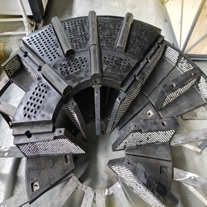 Pièces de décharge de broyeur : Élévateur de boues + Grille anti-blocage, Structure de cadre flexible en <span class=keywords><strong>caoutchouc</strong></span>, Longue durée de vie - Product Image 2