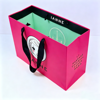 Sacs en papier magenta personnalisés pour vêtements, robes, t-shirts, emballages réutilisables, vente en gros, boutique, cadeaux, shopping