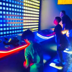 Jeux Muraux Interactifs - Vente Directe Usine Escape Room - Jeux Interactifs Promotionnels avec Capteur de Lumière LED - Product Image 3