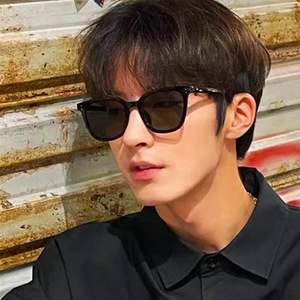 Sunset Gradient Black Framed Brown Gafas de Sol para hombres Mujeres Cuidadosamente seleccionado Peso ligero Logotipo personalizado Factory Oatlet - Product Image 4