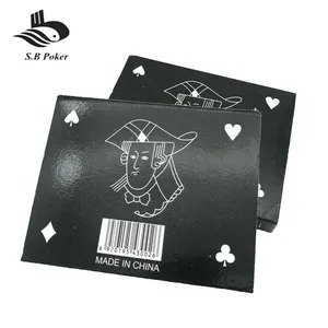 Cartas de jogo de poker em plástico preto