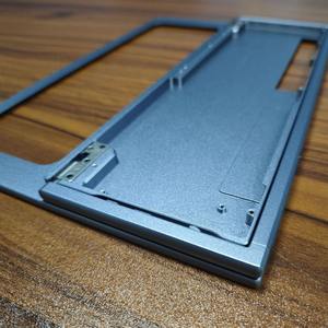 Carcasa de Pantalla Portátil Mecanizada por <span class=keywords><strong>CNC</strong></span>, Marco de Pantalla de Aleación de Aluminio con Soporte para Mecanizado, Se Acepta OEM - Product Image 1