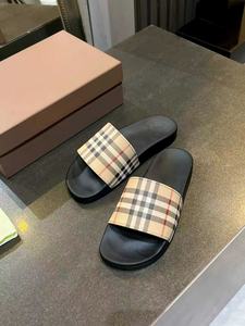 Chaussons d'été 2026 à motif à carreaux avec semelles souples en caoutchouc, confortables et antidérapants pour hommes et femmes - Product Image 2