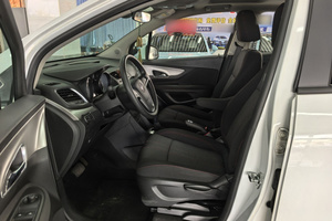 El Buick Encore 1.4T 6AT FWD Urban Elite 2015 es un SUV compacto de 5 plazas <span class=keywords><strong>con</strong></span> 140 CV, 200 Nm y características prácticas como <span class=keywords><strong>ISOFIX</strong></span> - Product Image 6