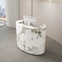 Bureau d'accueil octogonal sur mesure en MDF avec éclairage LED, design autoportant pour espaces commerciaux (bureau, hôtel, centre commercial)