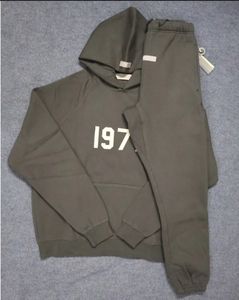 SS22 Essentials 棉质毛衣男女通用运动服高品质运动裤和 1977 连帽衫必备裤子套装男士 - Product Image 1