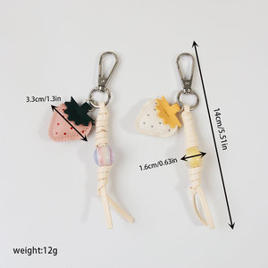 Chaveiro Pingente de Morango Requintado em Couro com Miçangas Trançadas, Acessório Versátil para Calças Casuais - Product Image 6