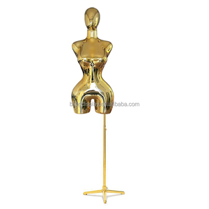 Maniquí de Medio Cuerpo Curvo Dorado con Efecto Espejo, Busto Grande, Talla Grande, Modelo Femenino Brasileño con Cadera Ancha y Cabeza Dorada - Product Image 6