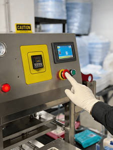 <span class=keywords><strong>Machine</strong></span> de scellage automatique personnalisée pour films plastiques et feuilles d'aluminium, idéale pour le scellage des barquettes de type repas rapide, tofu et autres aliments. - Product Image 3