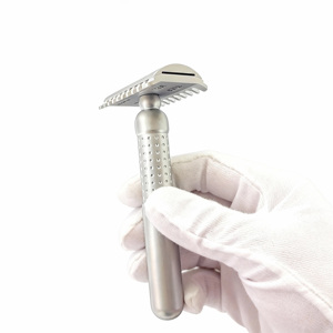 Precision <strong>Edge</strong> Consistent Performance Solid Structure Stainless <strong>Razor</strong> Steel Comfortable Control <strong>Double</strong> <strong>Edge</strong> Safety <strong>Razor</strong> - Product Image 3