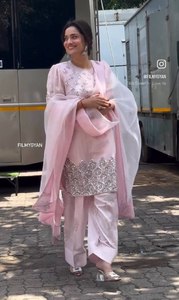 Traje de Purt Faux Georgette Salwar Kameez de diseñador más vendido con trabajo de lentejuelas listo para usar para funciones de boda para mujeres - Product Image 3