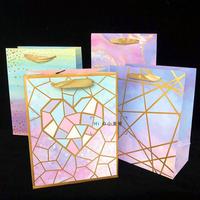 Sac cadeau en carton artisanal de luxe, violet dégradé, estampage à chaud, Saint-Valentin, bougie romantique, ruban, poignée Flexiloop