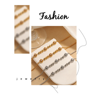 Bracciale a Catena con Fiori in Acciaio Inossidabile Placcato Oro, Elegante e di Lusso, con Zirconia Cubica Dorata, Regalo per Cugini, per Uso Quotidiano - Product Image 4