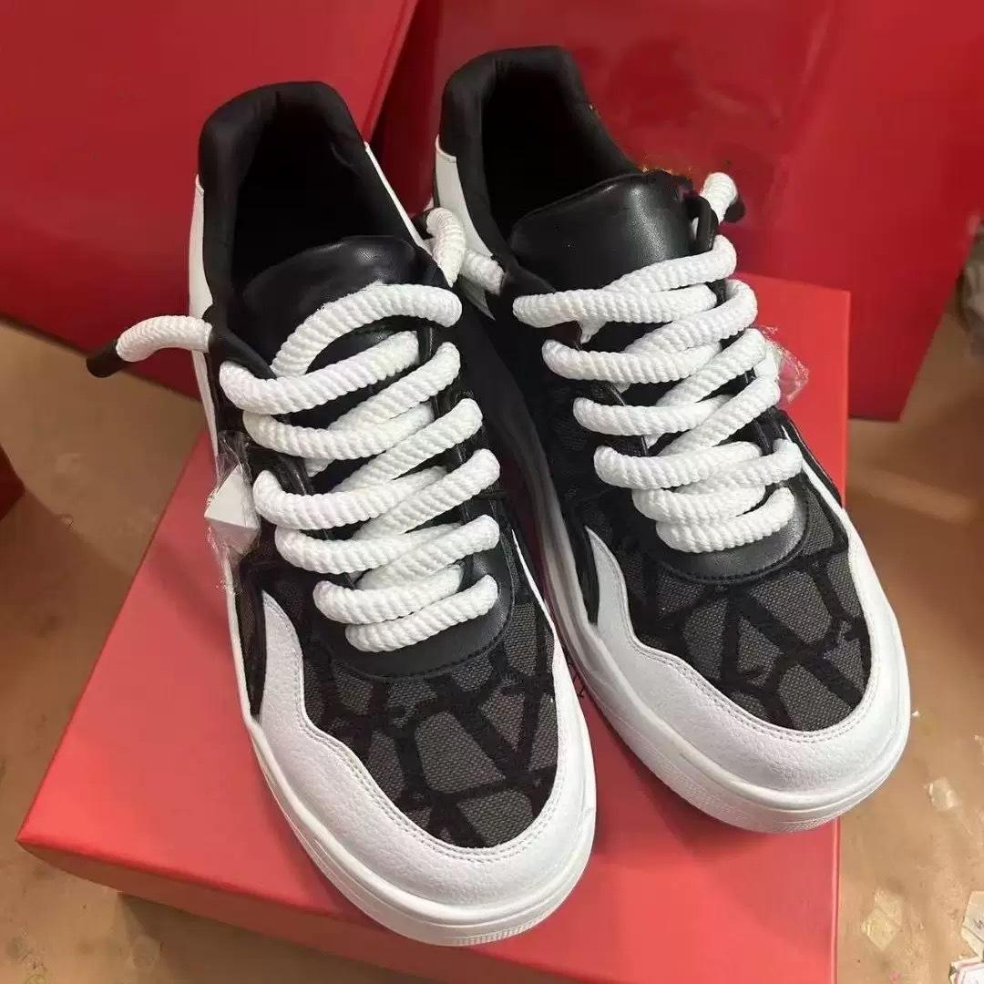 สีดำสีขาวสีน้ำตาล