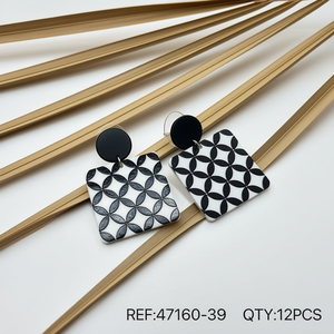 Orecchini a Perno con Motivo Geometrico Quadrato, Resina Acrilica Bianca e Nera, Gioielli alla Moda per Donne - Product Image 3