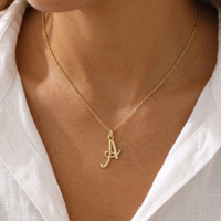 Collier avec initiale plaqué or, pendentif lettre, zircon blanc, script cursive, ton or, cristal, bijoux personnalisés, cadeau pour femmes