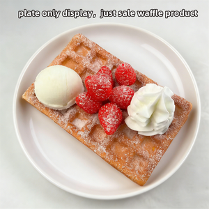 Figura Decorativa de Waffle de Fresa Realista y Ecológica, con Patrón de Corazón, Estilo Belga, Decoración Estética con Crema de Fresas Frescas - Product Image 3