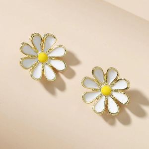 Orecchini a perno con girasole e margherita, gioielli per le orecchie ispirati alla natura fresca, per donna, da indossare tutti i giorni, stile foresta, accessorio regalo - Product Image 2