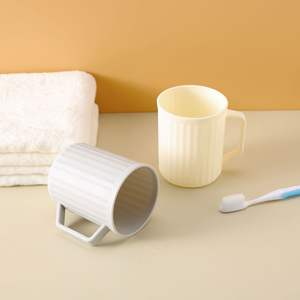 Vaso minimalista para cepillos de dientes, vaso de plástico a rayas de 301-400ml para uso doméstico, color beige, gris, rosa - Product Image 1