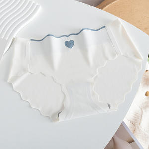 Lichtgewicht Zoete Naadloze Liefde Ijs Zijde Ondergoed Comfortabel Ademend Mid-Rise Vrouwen Driehoek Slipje - Product Image 2