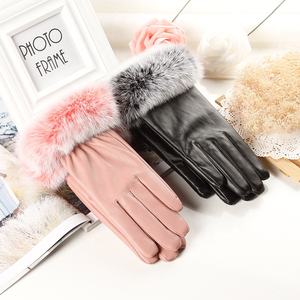 Guantes de cuero PU con puños de piel de conejo rosa y negro cálido con pantalla táctil para mujer - Product Image 3