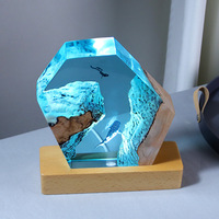 2023 nouveau Design océan plongeur baleine résine lampe de Table résine époxy Base en bois Led lampe décorative de table pour la maison hôtel Bar