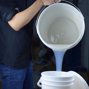 Fournir un échantillon RTV2 <span class=keywords><strong>moulage</strong></span> en caoutchouc de <span class=keywords><strong>silicone</strong></span> liquide transparent <span class=keywords><strong>pour</strong></span> la fabrication de moules en <span class=keywords><strong>résine</strong></span> de bijoux série industrielle - Product Image 1
