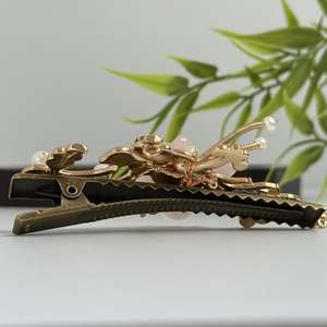 กิ๊บติดผมดีไซน์ดั้งเดิมสไตล์จีน ประดับขนนกคิงฟิชเชอร์ โรสควอตซ์ ดอกพีช และทองสัมฤทธิ์โบราณ ป้องกันการซีดจาง เหมาะสำหรับงานปาร์ตี้ - Product Image 3