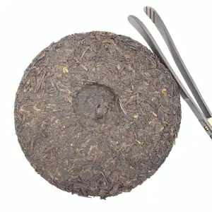 Private Label Yunnan Old Aged EU Standard Traditional China Yunnan Ripe Puer Tea Cake