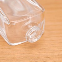 Flacons de parfum carrés en verre personnalisables de qualité supérieure, 30 ml et 50 ml, transparents, avec vaporisateur, couvercle et boîte d'emballage