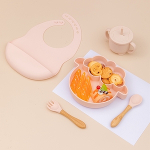 Babero de silicona para bebés Ventosa Alimentación para niños Placa de cordero Tenedor Cuchara Paquete de cinco piezas - Product Image 3
