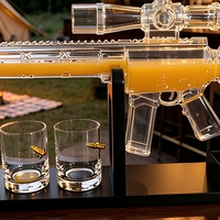 Ensemble de carafe à whisky en verre de style fusil AR15 artisanal avec 4 verres à shot intégrés, support de présentation, logo personnalisé, cadeau de luxe, articles de bar