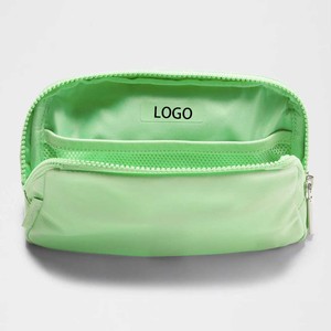 Sac banane de sport Lulu personnalisé 1L pour femme, idéal pour la course, le yoga et les activités sportives, sac de taille réglable, sac bandoulière, sac de hanche, sac banane polyvalent, fabricant - Product Image 2