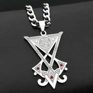 Collana da uomo in acciaio inossidabile con ciondolo a croce triangolare intagliata a V, stile hip-hop, con logo rotondo Lucifer - Product Image 1