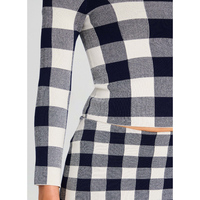 Offre Spéciale ensemble de pull décontracté personnalisé en tricot pour femmes haut à épaules dénudées et jupe courte élégante et coupe ajustée