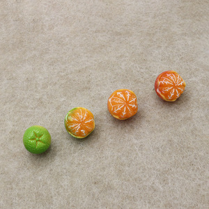 Suministro de fábrica: Nuevas 15 tachuelas de plástico naranja para manualidades, estilo académico, decorativas para pizarras y periódicos, con forma de fruta, venta al por mayor desde China. - Product Image 3