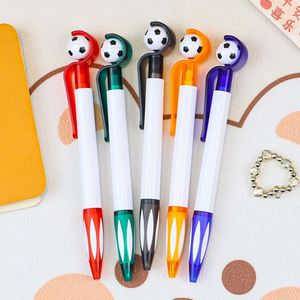 Stylo bille publicitaire personnalisé en forme de ballon de football, stylo rétractable amusant avec logo - Product Image 1