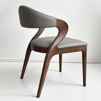 Chaise de salle à manger BST Nordic moderne et simple en bois massif avec dossier rembourré en cuir PU pour projets hôteliers et usage professionnel
