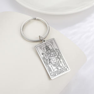 Vente en gros <span class=keywords><strong>de</strong></span> cartes <span class=keywords><strong>de</strong></span> tarot porte-clés arcanes majeurs collier esthétique amulette porte-bonheur bijoux en acier inoxydable cadeau pour hommes - Product Image 5