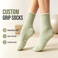 Chaussettes antidérapantes personnalisées à volants en coton doux avec grip en silicone amélioré pour le Pilates, le yoga, la barre et l'entraînement en studio pour femmes