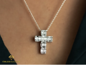Collar con Colgante de Cruz de Diamantes Naturales Certificados por IGI, de Lujo y Alta Gama, para Él y Ella, Elaborado con Diamantes Redondos, Joyería Fina - Product Image 4