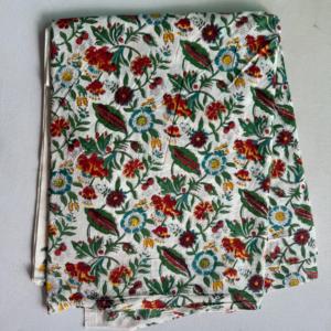 Tela de Algodón Peinado Tejida a Mano con Estampado Floral Blanco, Textil Indio Hecho a Mano para Vestidos de Niñas y Decoración del Hogar - Product Image 1