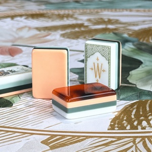 Nuevas fichas de mahjong en stock: diseño de loto blanco, acrílico de cuatro capas, estilo mahjong americano, patrón de caparazón de tortuga - Product Image 1