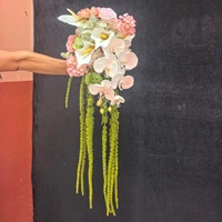 Chemin de table personnalisé en fleurs artificielles roses pour mariage, rangée de fleurs au sol et centre de table pour cérémonie et aménagement de l'endroit