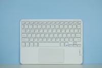 Clavier de projection sans fil moderne rétro de type machine à écrire avec écran pliable, pavé tactile, rétroéclairage RVB, interface USB, nouveau style séparé